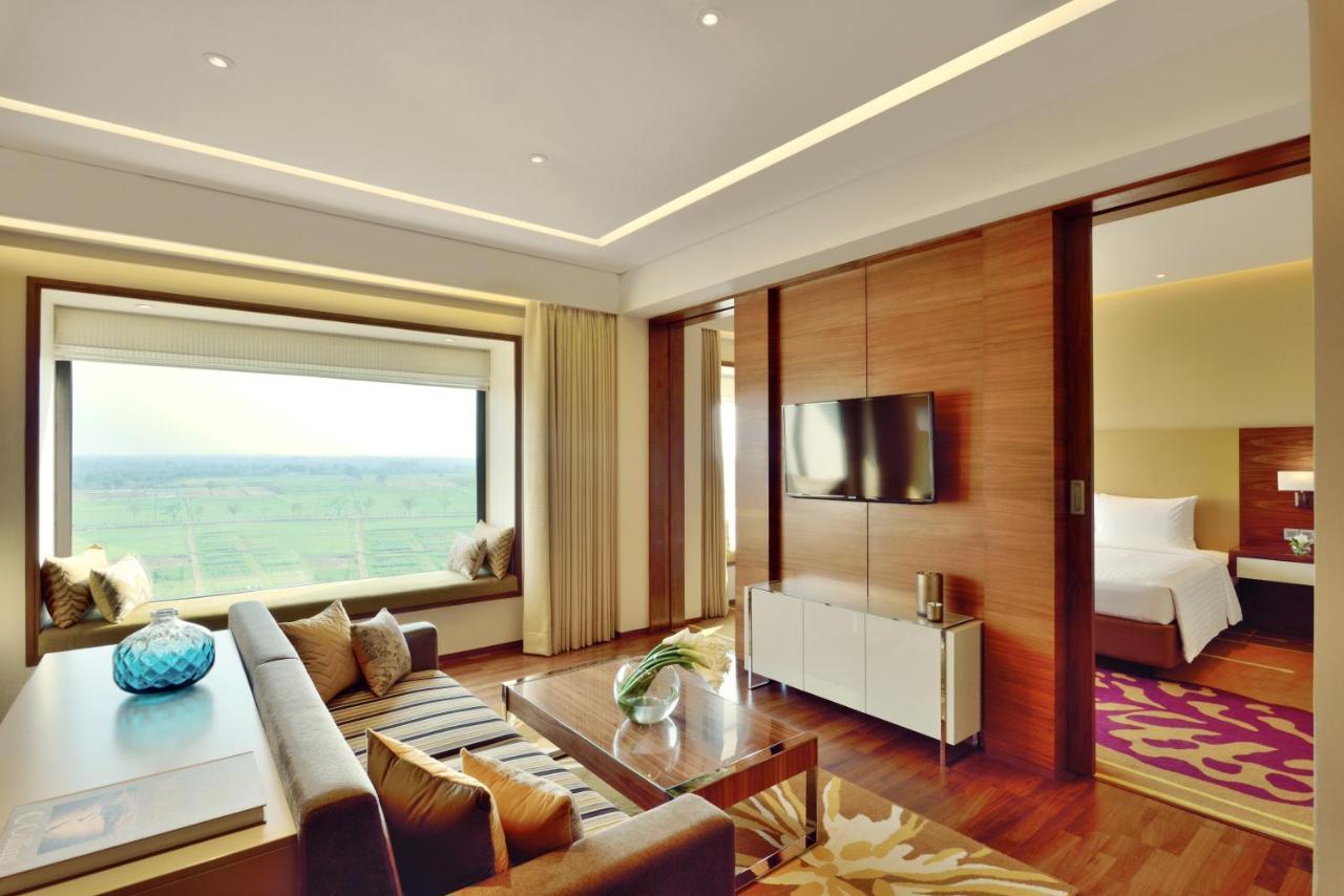 Готель Courtyard By Marriott Raipur Екстер'єр фото