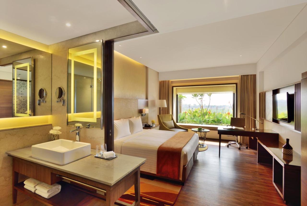 Готель Courtyard By Marriott Raipur Екстер'єр фото
