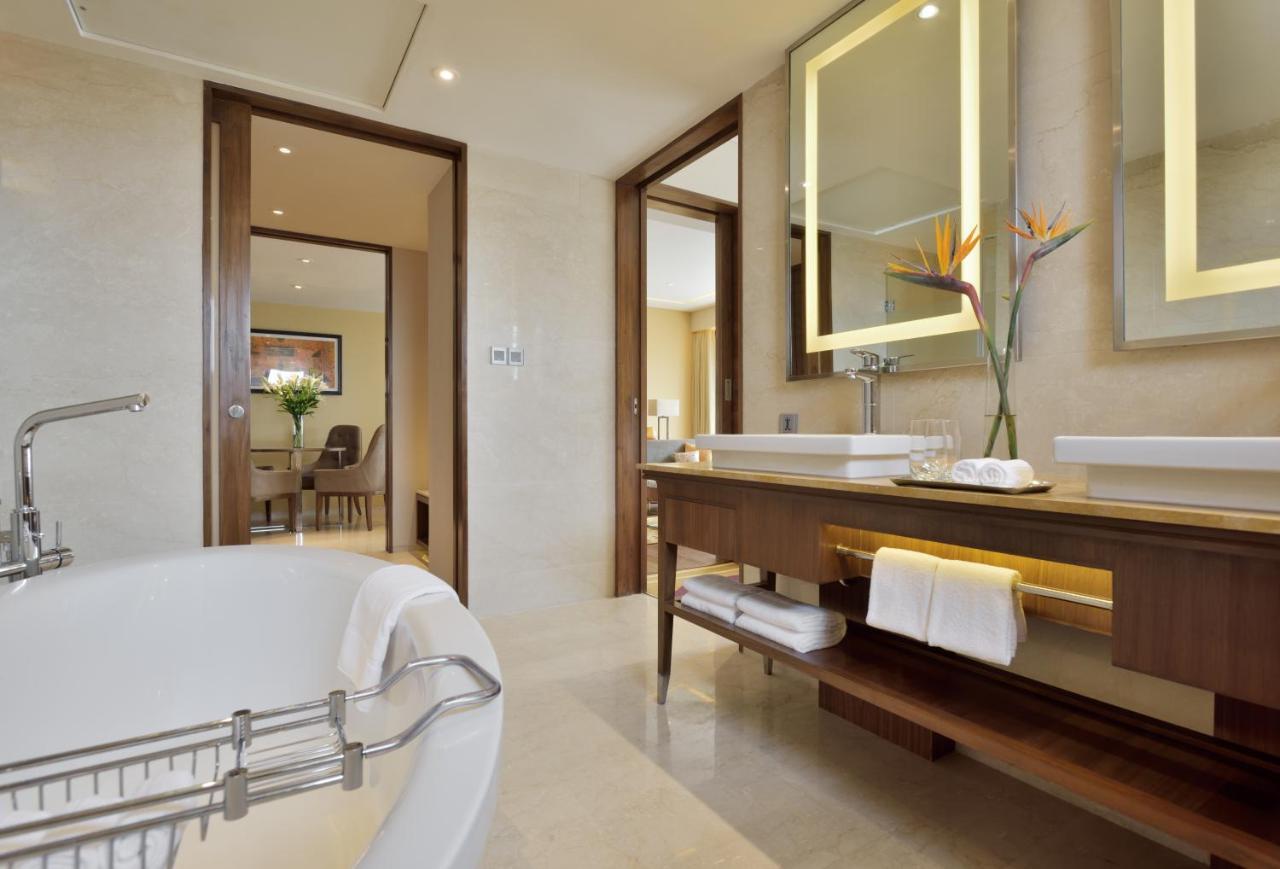 Готель Courtyard By Marriott Raipur Екстер'єр фото
