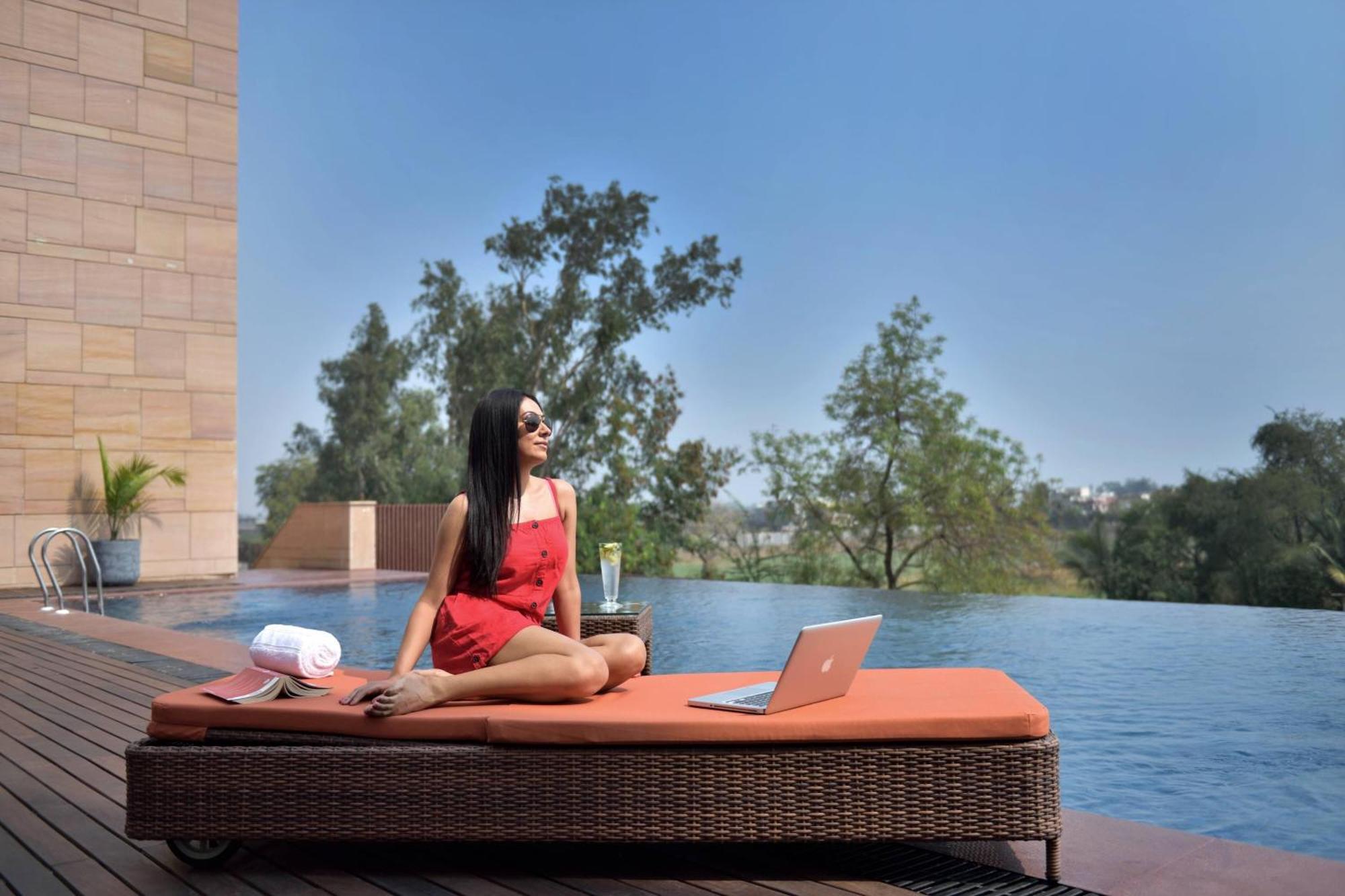 Готель Courtyard By Marriott Raipur Екстер'єр фото