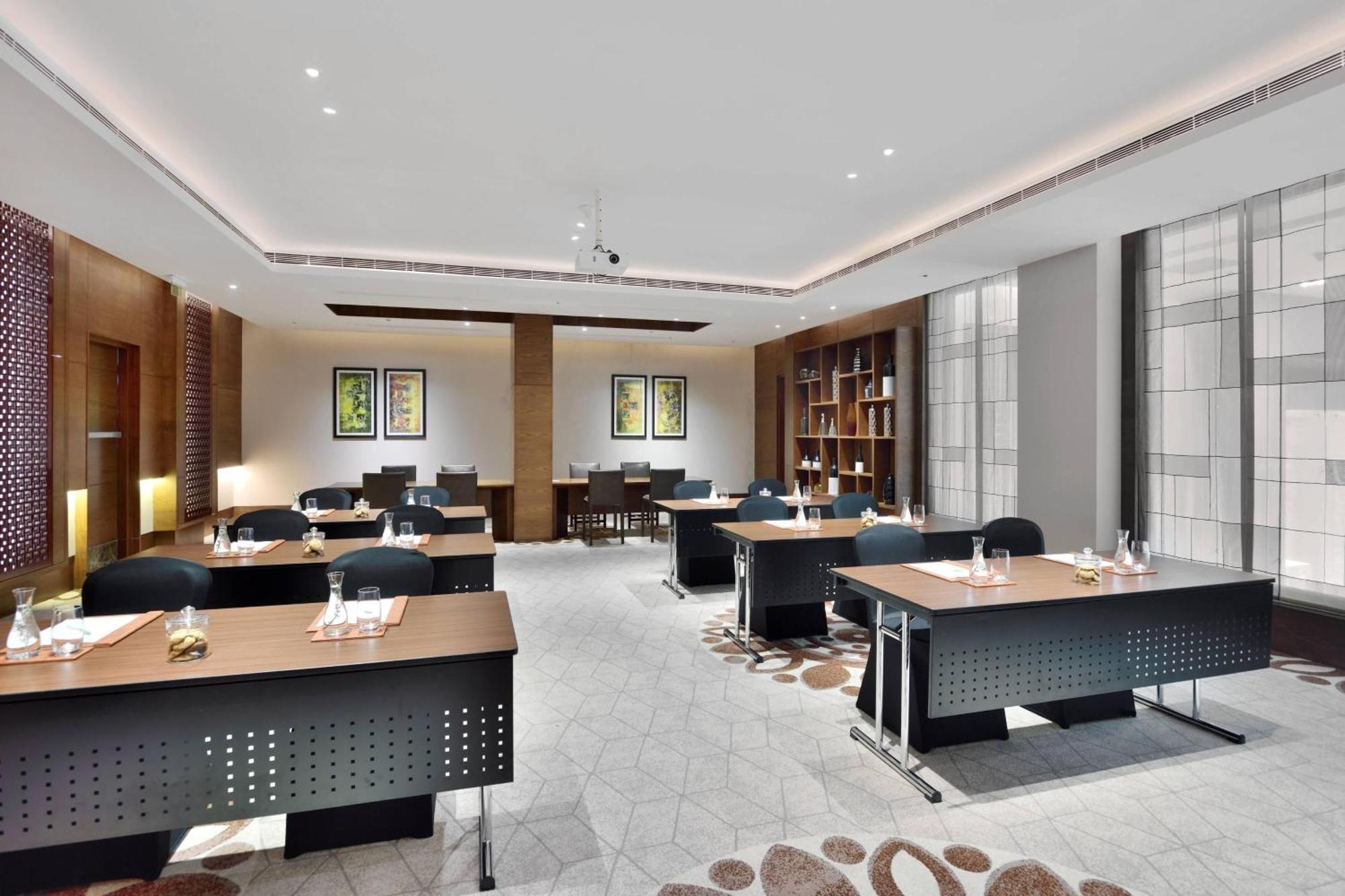 Готель Courtyard By Marriott Raipur Екстер'єр фото