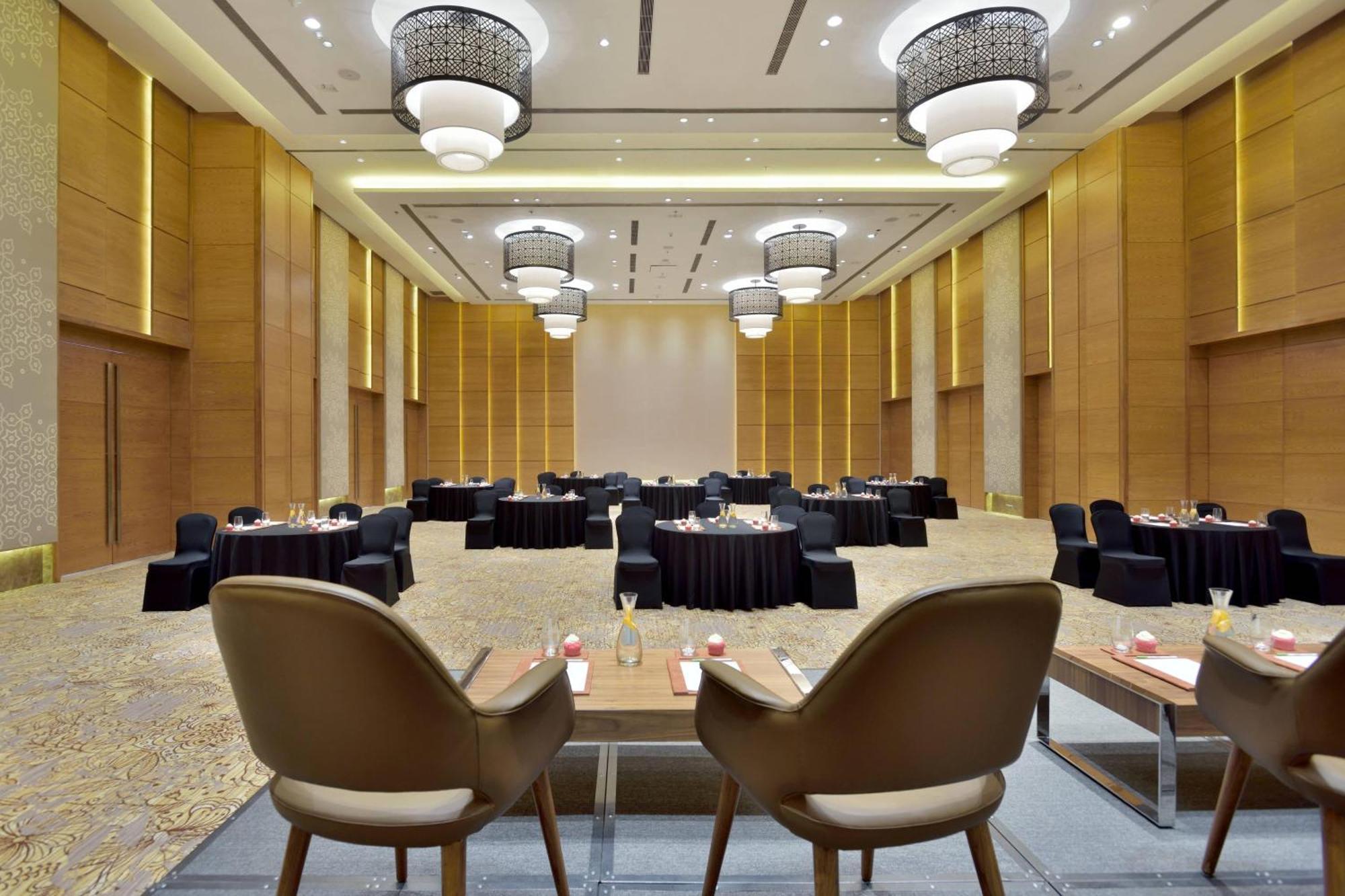 Готель Courtyard By Marriott Raipur Екстер'єр фото