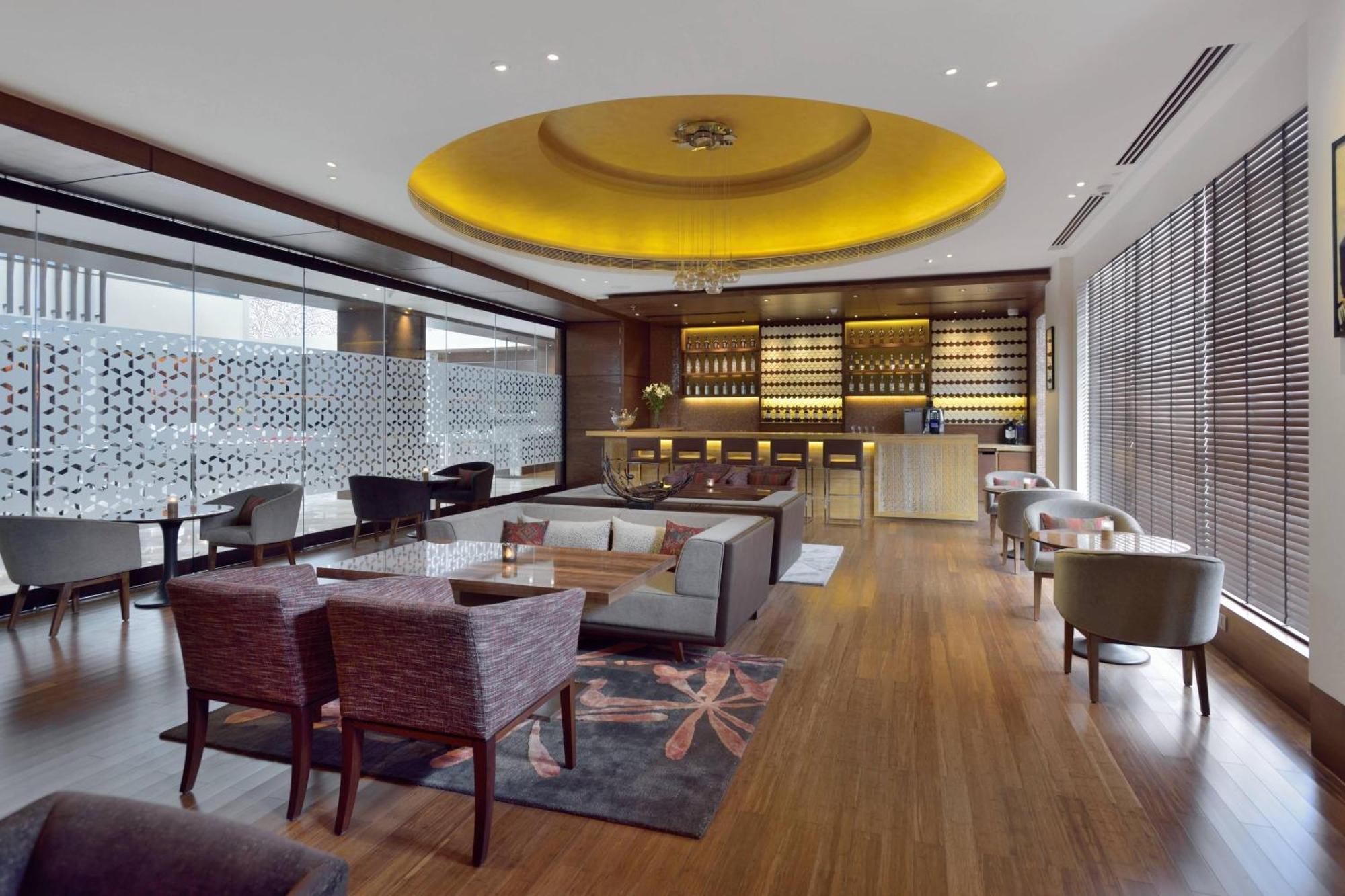Готель Courtyard By Marriott Raipur Екстер'єр фото