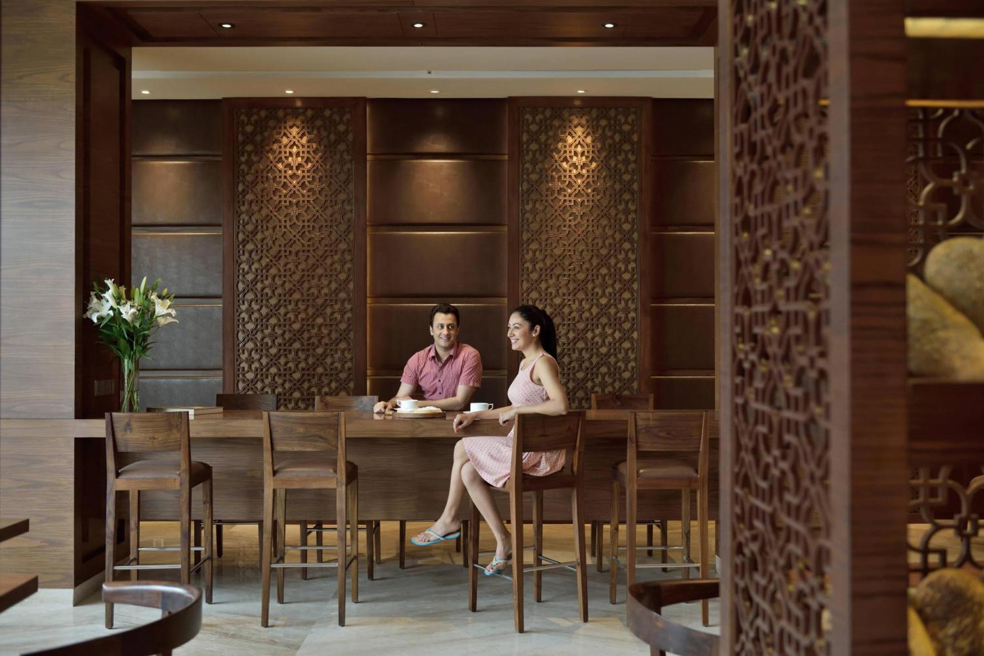 Готель Courtyard By Marriott Raipur Екстер'єр фото