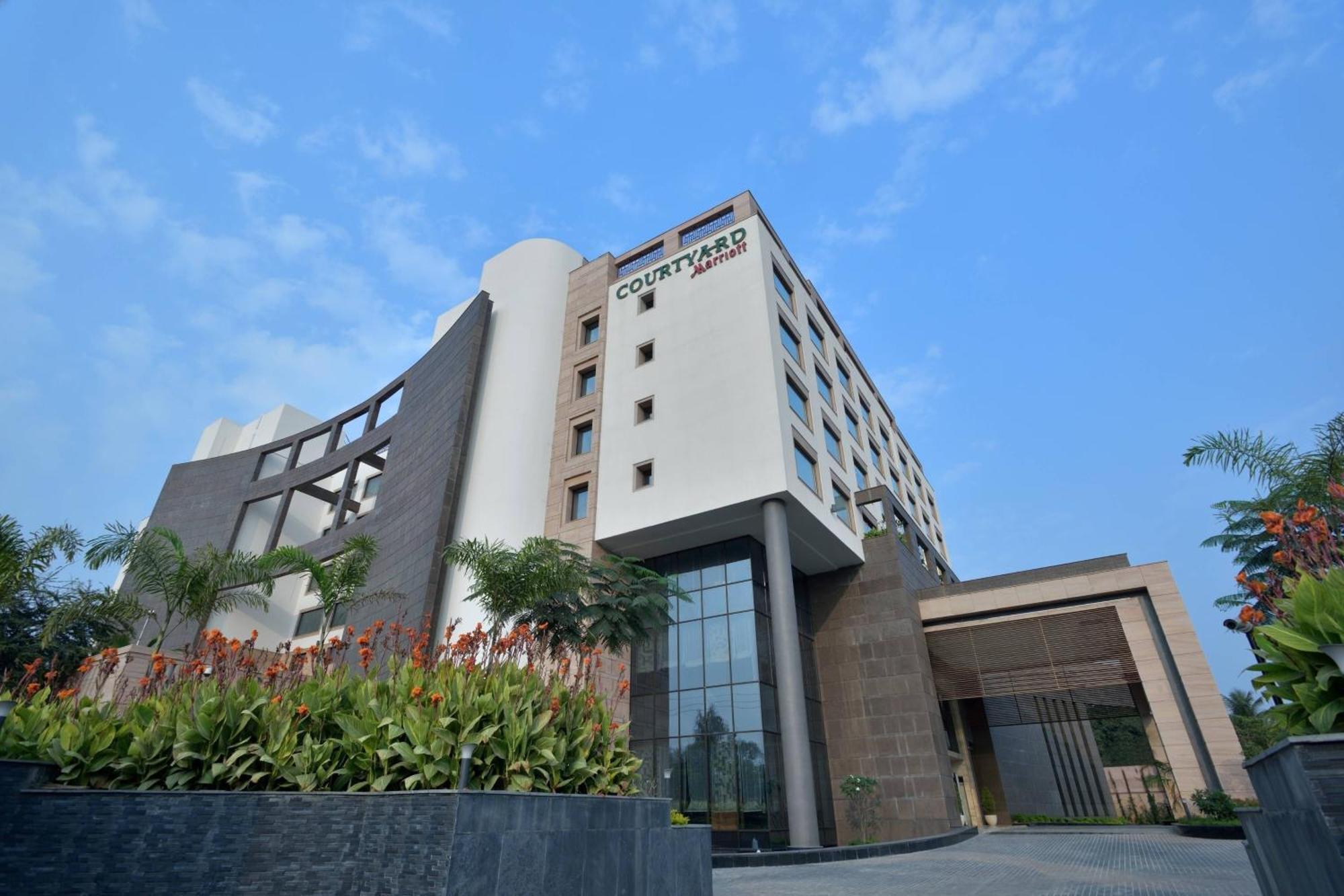 Готель Courtyard By Marriott Raipur Екстер'єр фото