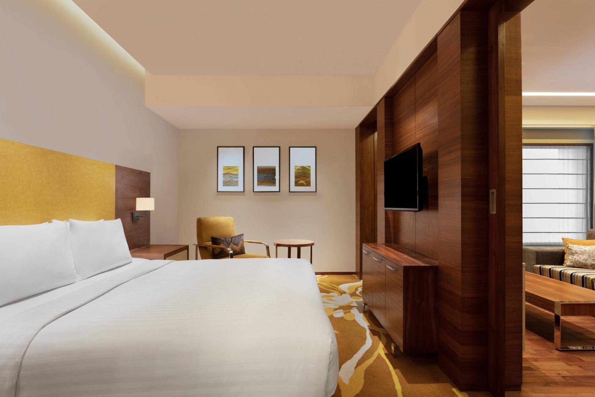 Готель Courtyard By Marriott Raipur Екстер'єр фото
