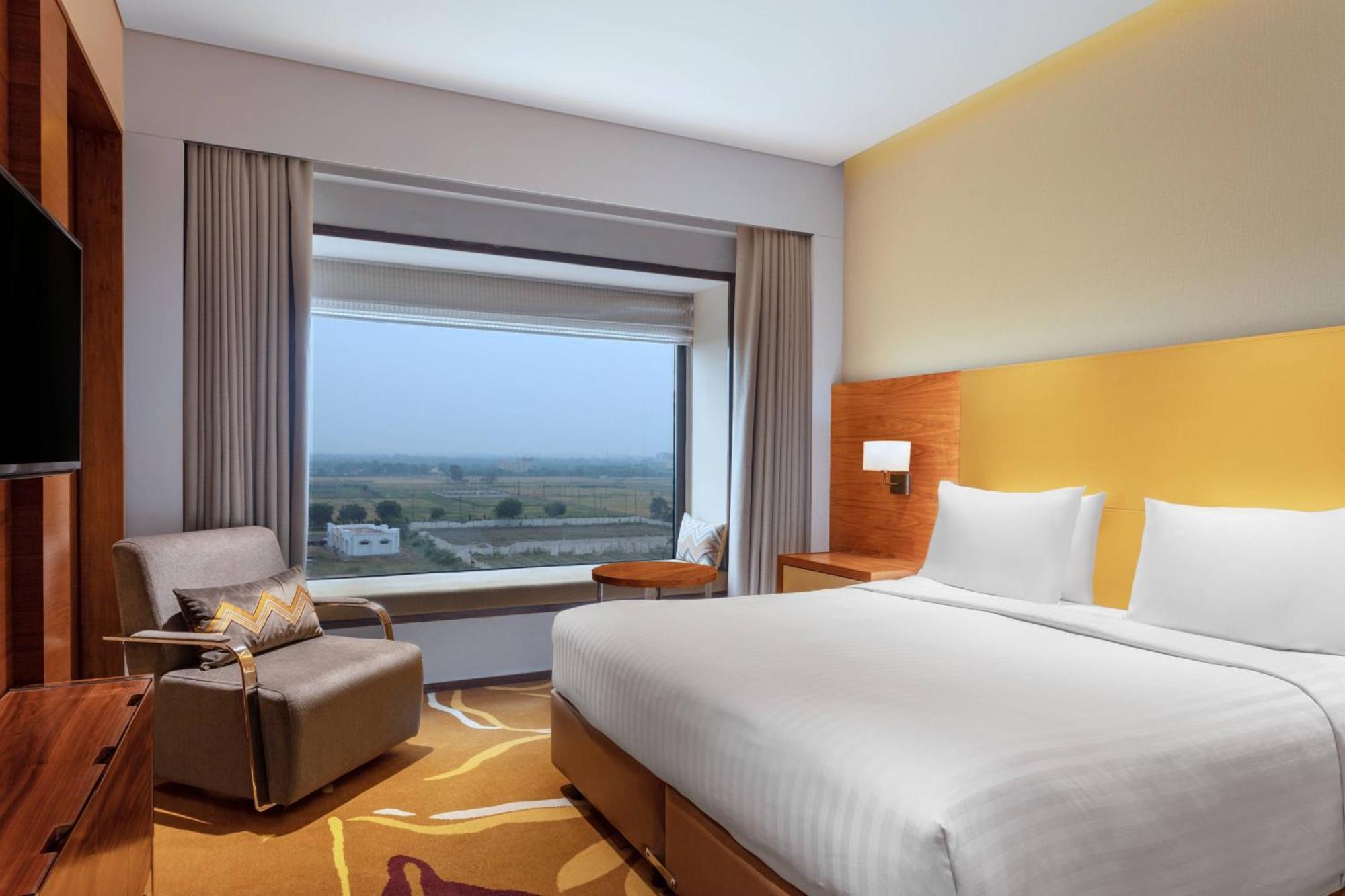 Готель Courtyard By Marriott Raipur Екстер'єр фото