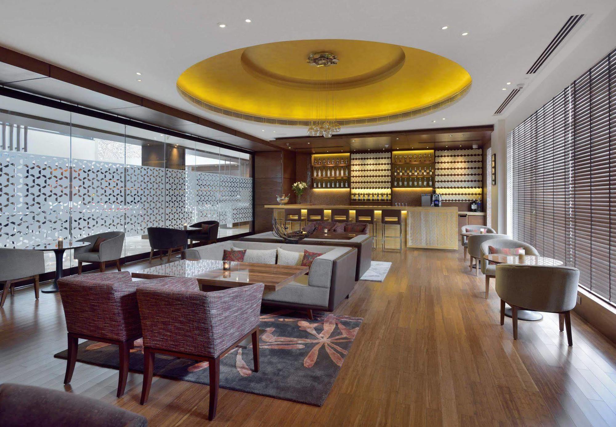Готель Courtyard By Marriott Raipur Екстер'єр фото