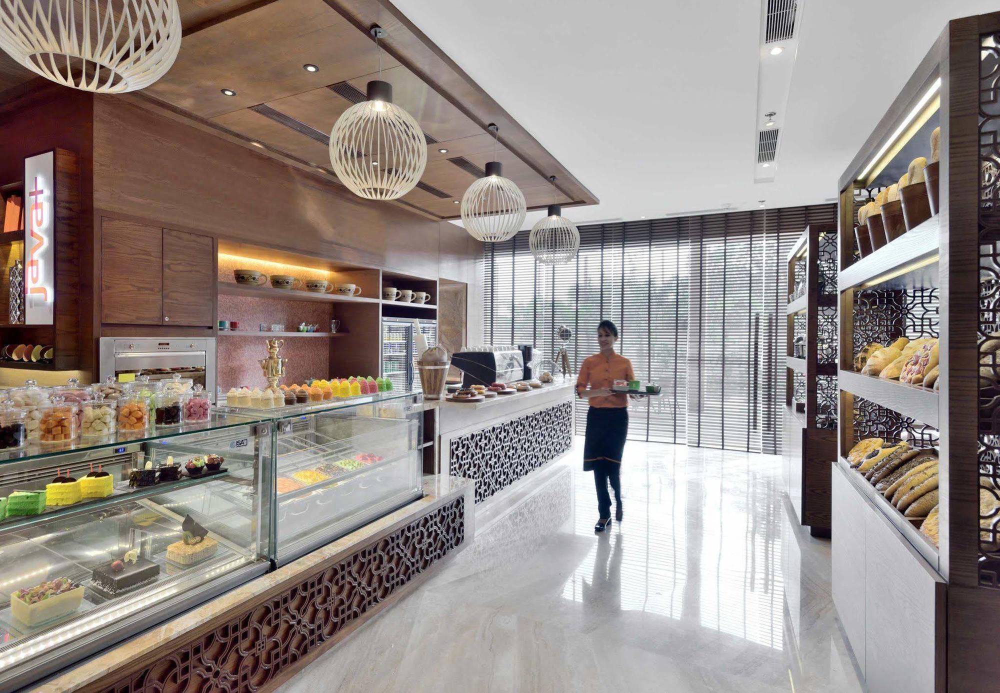 Готель Courtyard By Marriott Raipur Екстер'єр фото