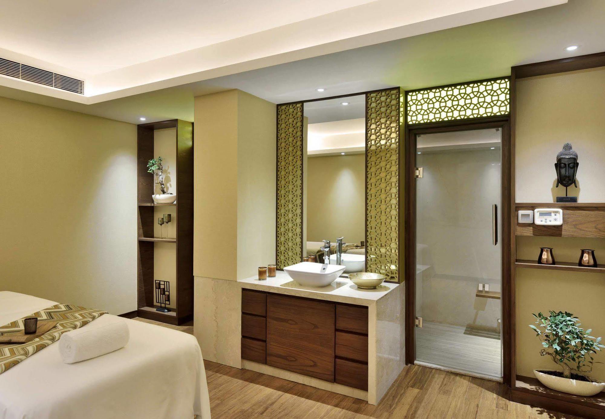 Готель Courtyard By Marriott Raipur Екстер'єр фото