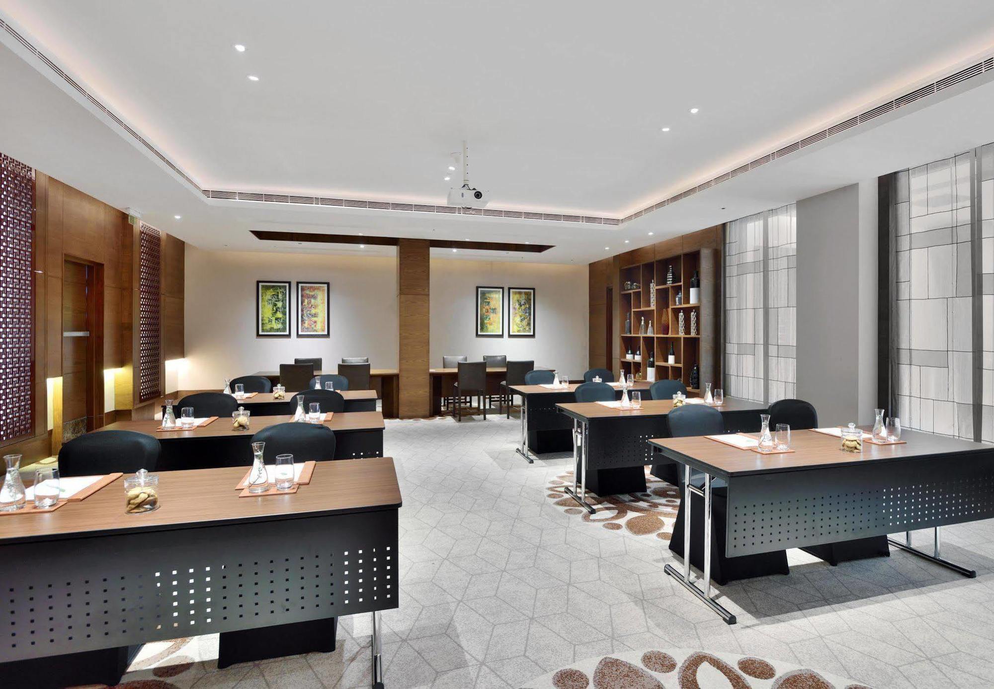 Готель Courtyard By Marriott Raipur Екстер'єр фото